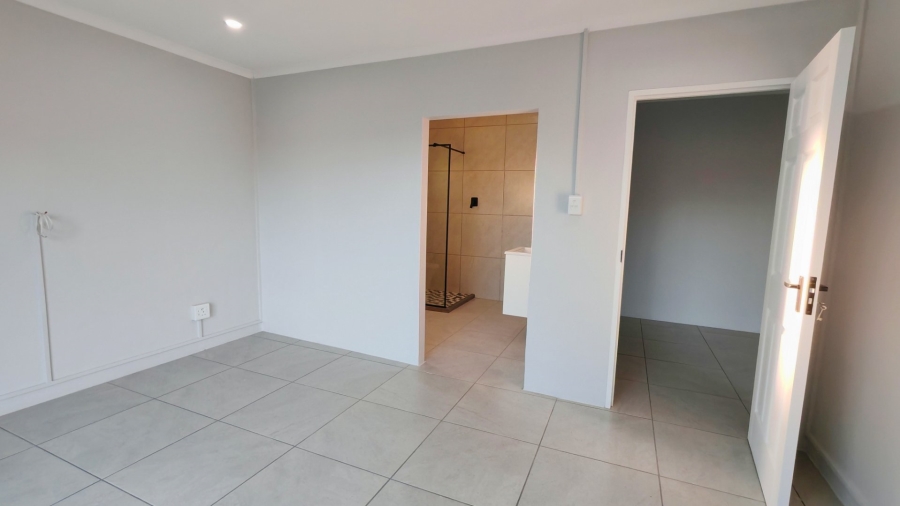 5 Bedroom Property for Sale in Fraaiuitsig Western Cape